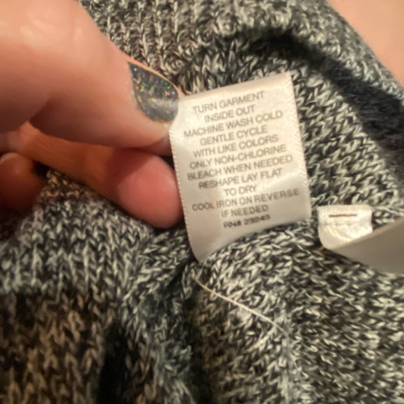 New York & Company Elbow Length V Neck Sweater Gray Black and White - Picture 7 of 7